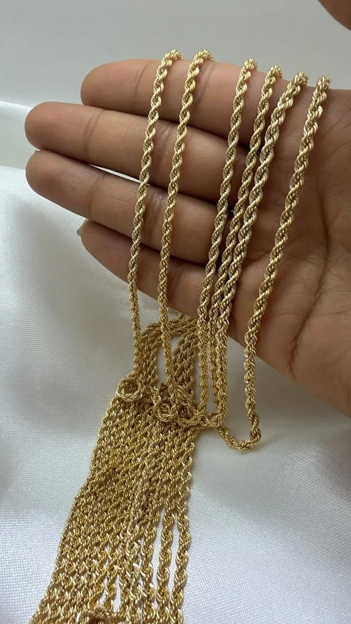 Varias cadenas y diseños de eslabones en exhibición